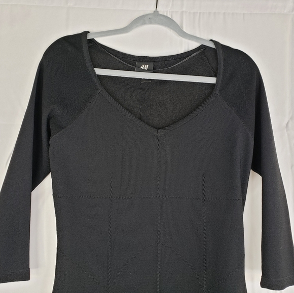 H&M Black Knit 3/4 Sleeve Pull Over Body Con Fit Faux Eye & Hook Back Dress Sz M - Picture 2 of 9